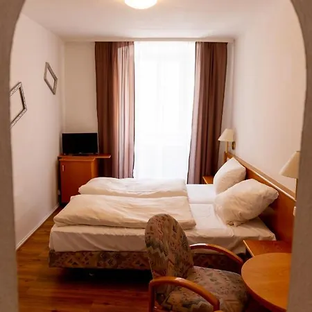 Gaestehaus Am Weissen Turm Hotel