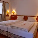 Hotel Am Weissen Turm 2*