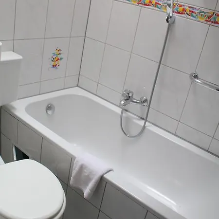 Hotel-restaurant Am Weissen Turm Self Check-in فندق