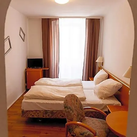 فندق Hotel-restaurant Am Weissen Turm Self Check-in روتنبورغ أوب در تاوبر