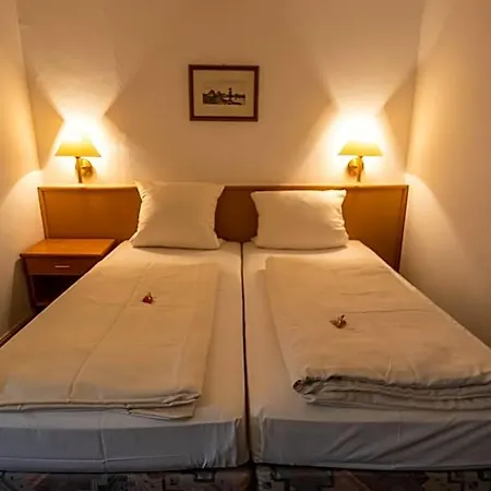 Hotel-restaurant Am Weissen Turm Self Check-in روتنبورغ أوب در تاوبر