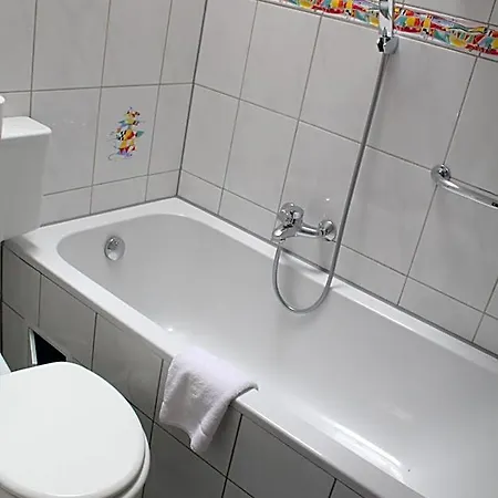 מלון Hotel-restaurant Am Weissen Turm Self Check-in 2*