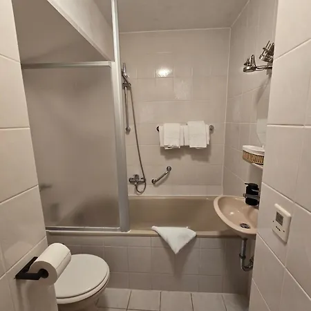 Hotel-restaurant Am Weissen Turm Self Check-in מלון